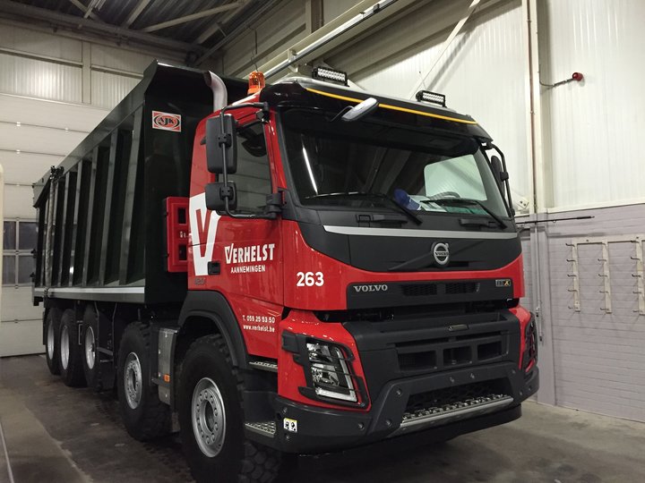 Dual row 100w  ledbar op mining truck geleverd door BAS miningtrucks